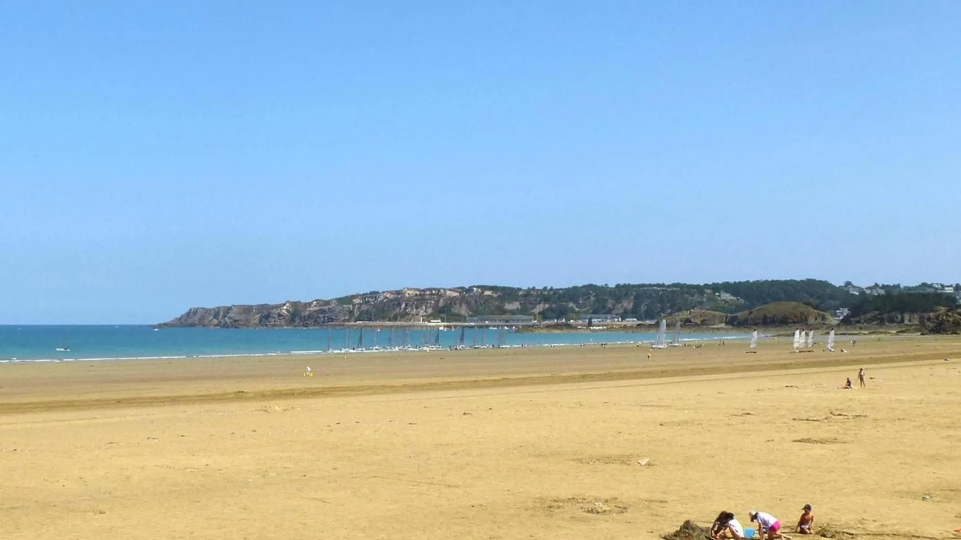 Holiday Home Near Cote D'Emeraude, Cleaning Included Erquy Franciaország
